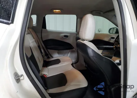 2018 Jeep Compass Latitude z USA, uszkodzony, nr VIN 3C4NJDBB2JT113493